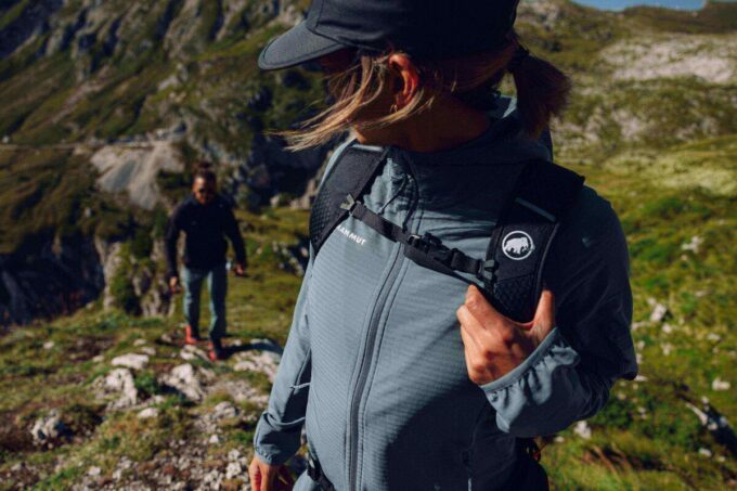 Kurtka z kapturem Madris Light ML damska